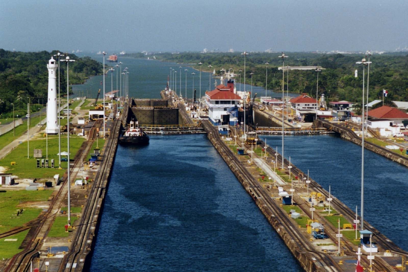 Colon Gatun Locks